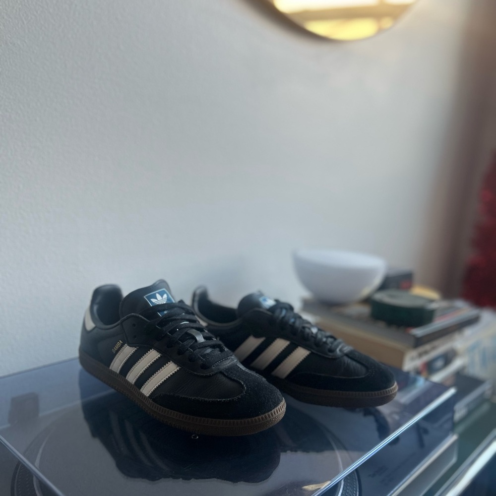 Women’s Adidas Sambas Black us 7